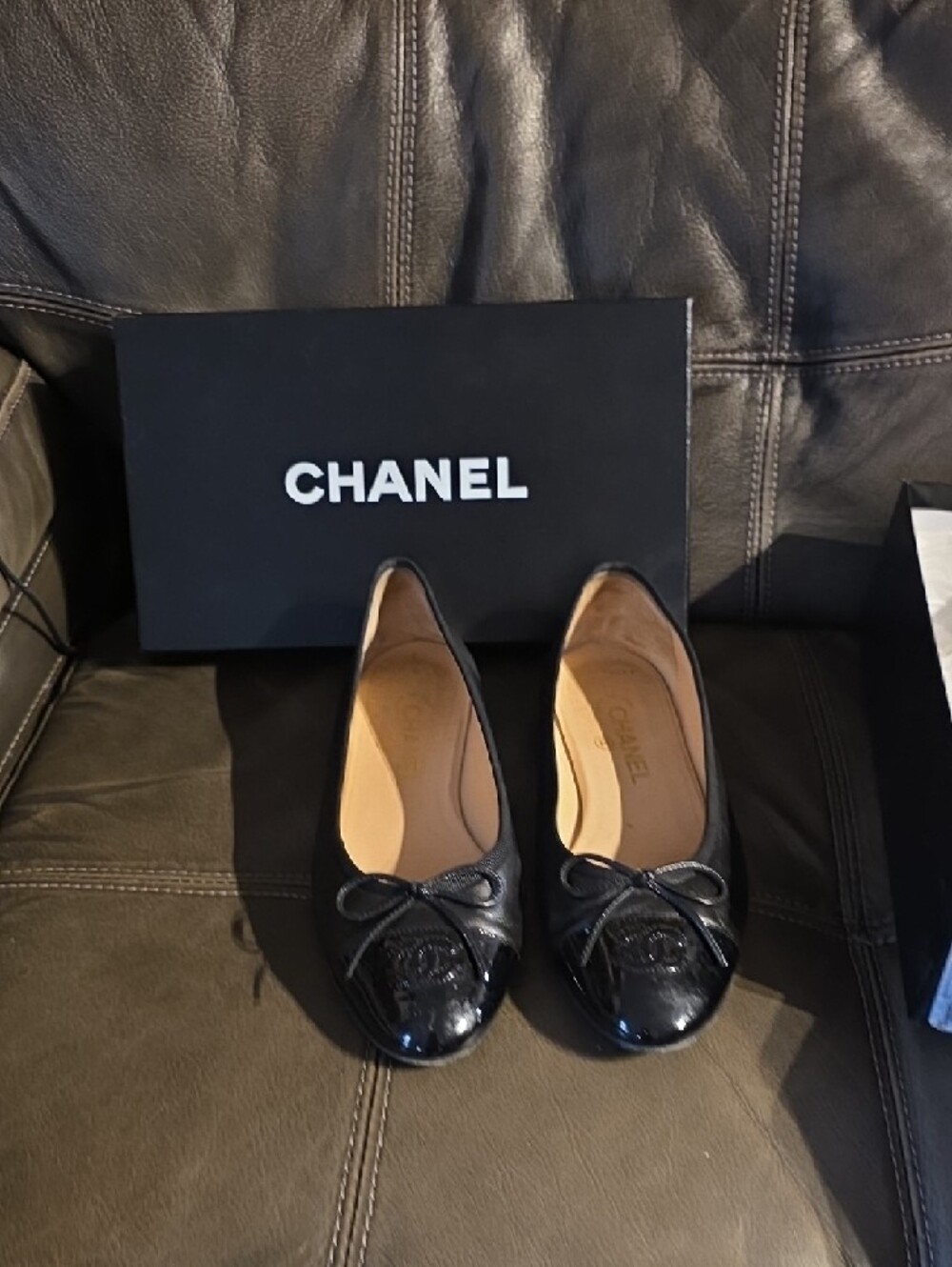CHANEL Black Leather Quilted Cap-Toe Ballet Flat with Bow - Picture 2 of 8